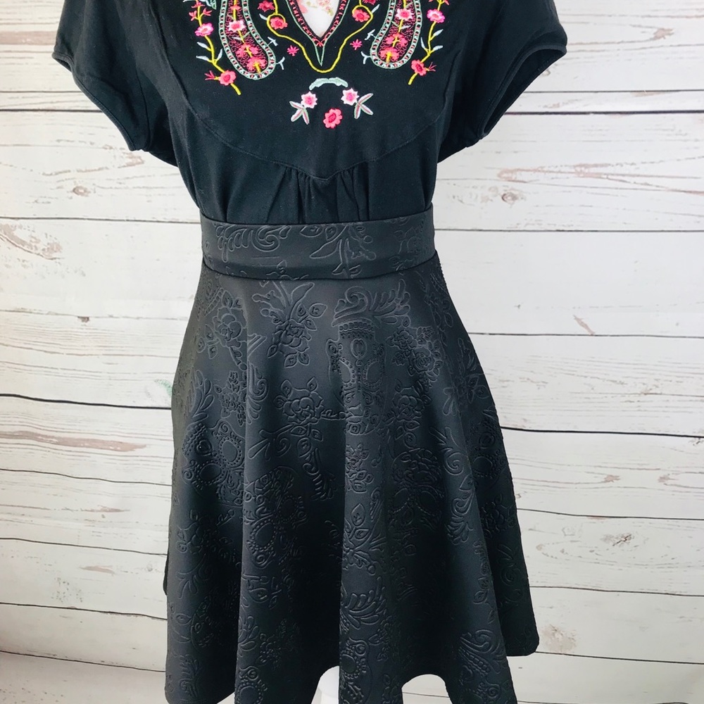 Skirt Hot topic XL sugar skull black skater